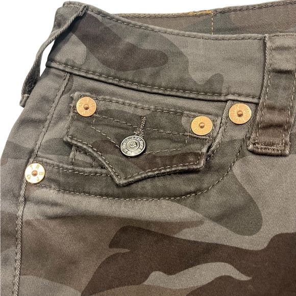 EUC True Religion Camo Ankle Zip Cargo Pants Size 27. - Picture 4 of 9